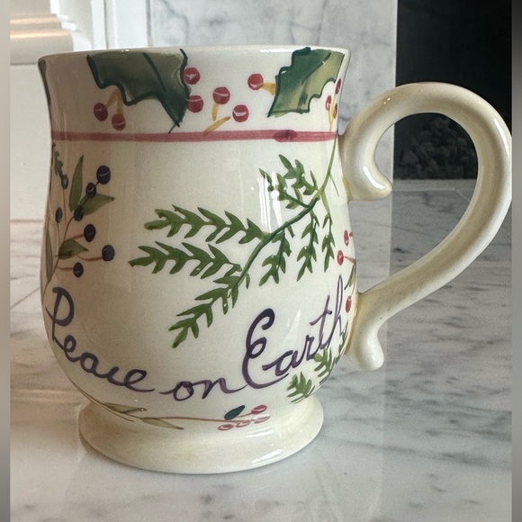 🌲 Hand-Painted Christmas Mug with Coordinating Plate - Picture 4 of 10